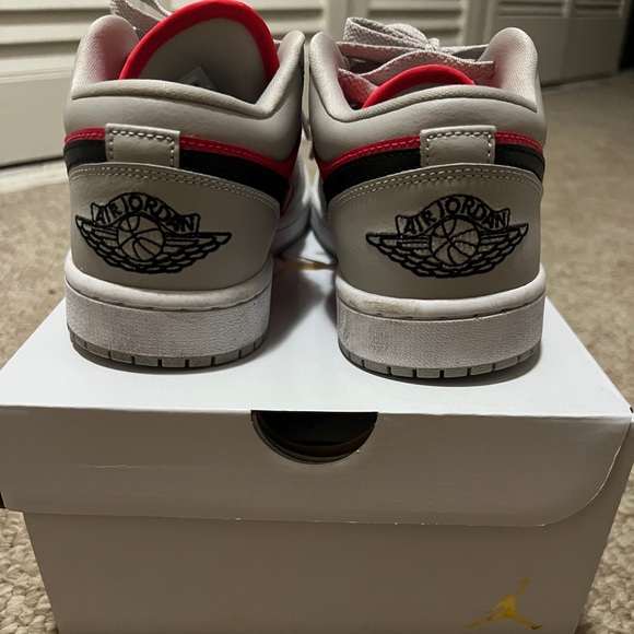 Women’s Air Jordan 1 Low - Size 8. Like new, with original box. - Picture 5 of 6